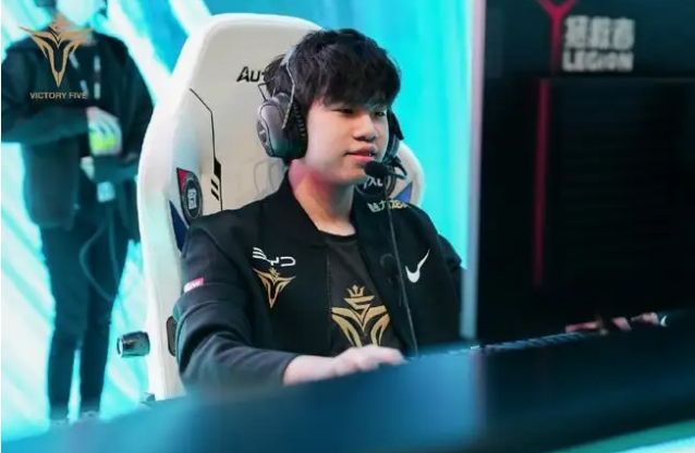 何他会做出 何他会做出