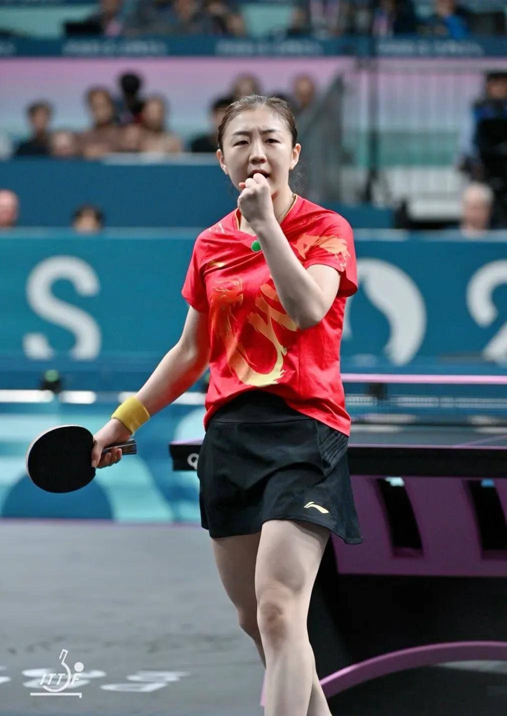 保持镇定并 保持镇定并